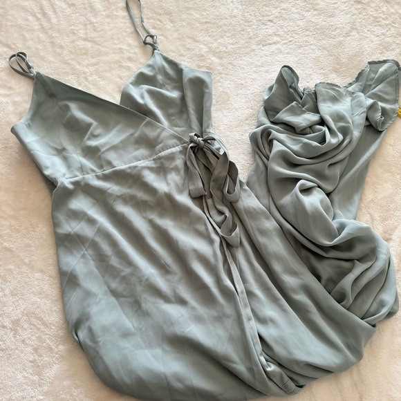 NWT Show Me Your MuMu Mariah Wrap Dress in Silver Sage Crisp - Picture 4 of 8